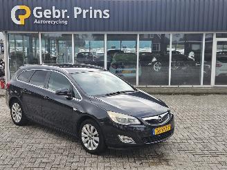 Damaged car Opel Astra SPORTS TOURER 1.4 Turbo 16V Combi/o  Benzine 1.364cc 103kW (140pk) FWD 2011/10