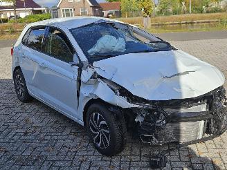 Unfallwagen Volkswagen Polo 1.0 TSI Automaat 12V Hatchback 4Dr Benzine 999cc 70kW (95pk) 2024/11