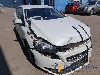 Volvo V-40 V40 (MV), Hatchback 5-drs, 2012 / 2019 2.0 D4 16V picture 3