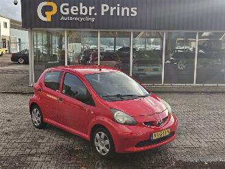 skadebil auto Toyota Aygo 1.0 12V VVT-i Hatchback  Benzine 998cc 50kW (68pk) FWD 2006/4