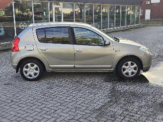 Dacia Sandero 1.2 16V Hatchback  Benzine 1.149cc 55kW (75pk) FWD picture 2