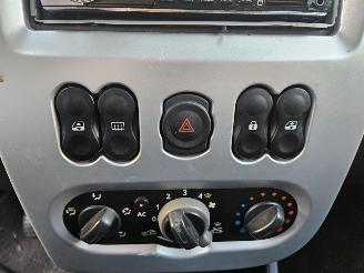 Dacia Sandero 1.2 16V Hatchback  Benzine 1.149cc 55kW (75pk) FWD picture 10