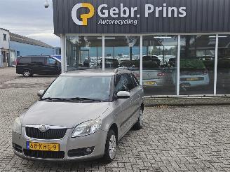 krockskadad bil auto Skoda Fabia 1.4i 16V LPG Combi/o 4Dr Benzine 1.397cc 63kW (86pk) FWD 2009/11