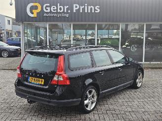 Damaged car Volvo V-70 2.0 16V Combi/o  Benzine 1.999cc 107kW (145pk) 2009/11