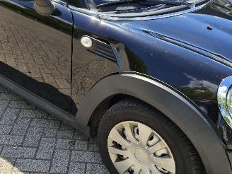 Mini Mini 1.6 16V One Hatchback  Benzine 1.598cc 72kW (98pk) FWD picture 2