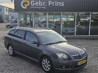 Vaurioauto  passenger cars Toyota Avensis 2.0 16V VVT-i D4 Combi/o  Benzine 1.998cc 108kW (147pk) FWD 2008/10
