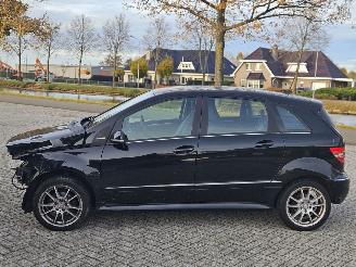 Mercedes B-klasse 1.5 B-160 16V Hatchback  Benzine 1.498cc 70kW (95pk) FWD picture 4