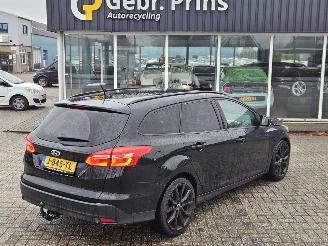 Vaurioauto  passenger cars Ford Focus 1.0 Ti-VCT EcoBoost 12V 125 Combi/o  Benzine 998cc 92kW (125pk) FWD 2015/3