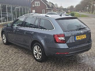 Skoda Octavia 1.6 TDI 16V Combi/o 4Dr Diesel 1.598cc 85kW (116pk) FWD picture 3