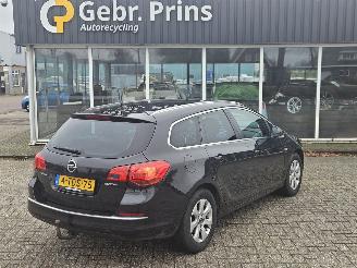 Avarii autoturisme Opel Astra SPORTS TOURER 1.7 CDTi 16V Combi/o  Diesel 1.686cc 81kW (110pk) FWD 2014/1