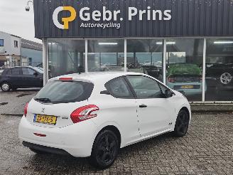 krockskadad bil auto Peugeot 208 1.0 Vti 12V PureTech Hatchback  Benzine 999cc 50kW (68pk) FWD 2014/2