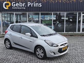 skadebil auto Hyundai Ix20 1.4i 16V SUV  Benzine 1.396cc 66kW (90pk) FWD 2012/12
