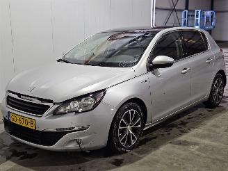 Auto incidentate Peugeot 308 1.2 12V e-THP PureTech 130 Hatchback 4Dr Benzine 1.199cc 96kW (131pk) FWD 2015/4