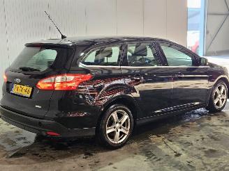 Vaurioauto  passenger cars Ford Focus 1.6 TDCi ECOnetic Combi/o  Diesel 1.560cc 77kW (105pk) 2013/7