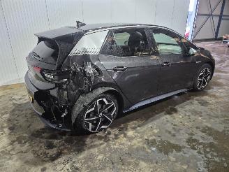 Voiture accidenté Volkswagen ID.3 First, Life, Pro 58 kWh Hatchback 4Dr Elektrisch  150kW (204pk) RWD 2020/12