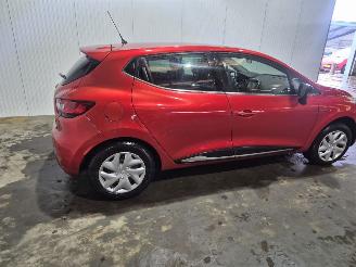 damaged passenger cars Renault Clio 0.9 Energy TCE 90 12V Hatchback 4Dr Benzine 898cc 66kW (90pk) FWD 2017/5