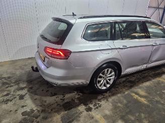 Voiture accidenté Volkswagen Passat 1.6 TDI 16V Combi/o  Diesel 1.598cc 88kW (120pk) FWD 2015/11