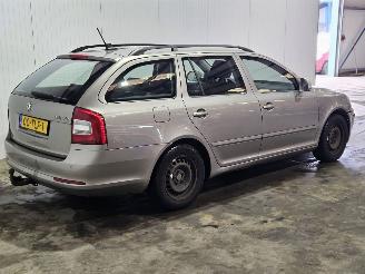 damaged passenger cars Skoda Octavia 1.6 TDI Greenline Combi/o 4Dr Diesel 1.598cc 77kW (105pk) FWD 2012/2