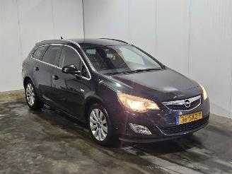 Auto incidentate Opel Astra 1.4 Turbo 16V Combi/o  Benzine 1.364cc 103kW (140pk) FWD 2011/10
