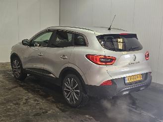Vaurioauto  passenger cars Renault Kadjar 1.2 Energy TCE 130 SUV  Benzine 1.197cc 96kW (131pk) FWD 2016/12