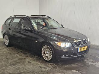BMW 3-serie 318i 16V Combi/o  Benzine 1.995cc 95kW (129pk) RWD picture 3