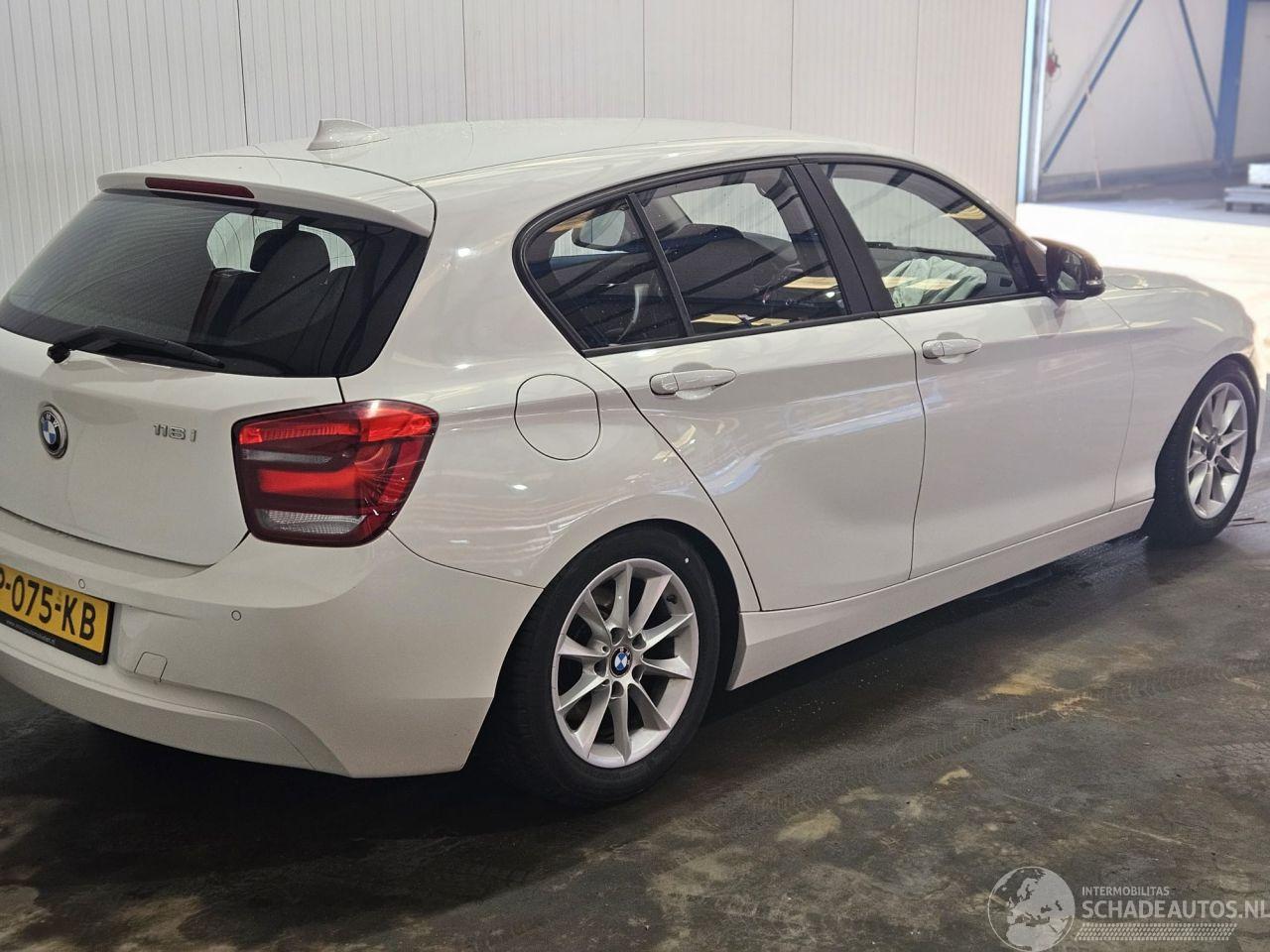 BMW 1-serie 116i 1.6 16V Hatchback 4Dr Benzine 1.598cc 100kW (136pk) RWD 2