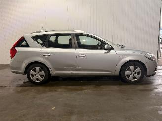 Kia Cee d 1.4 16V Combi/o  Benzine 1.396cc 66kW (90pk) FWD picture 2