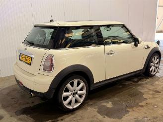 Mini Mini 1.4 16V One Hatchback  Benzine 1.397cc 70kW (95pk) FWD picture 3