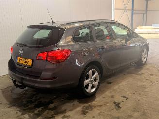 Avarii autoturisme Opel Astra SPORTS TOURER 1.4 Turbo 16V Combi/o  Benzine 1.364cc 88kW (120pk) FWD 2011/3