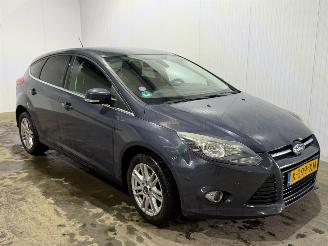 damaged passenger cars Ford Focus 1.0 Ti-VCT EcoBoost 12V 125 Hatchback  Benzine 998cc 92kW (125pk) FWD 2014/5