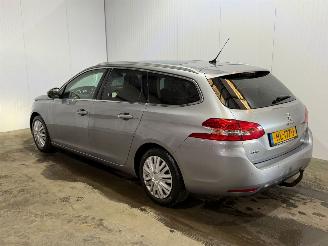 Vaurioauto  passenger cars Peugeot 308 1.6 BlueHDi 120 Combi/o 4Dr Diesel 1,560cc 88kW (120pk) FWD 2015/12