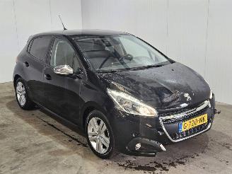 Damaged car Peugeot 208 1.2 Vti 12V PureTech Hatchback  Benzine 1.199cc 61kW (83pk) FWD 2019/10