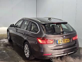 krockskadad bil auto BMW 3-serie 316i 1.6 16V Combi/o  Benzine 1.598cc 100kW (136pk) RWD 2013/7