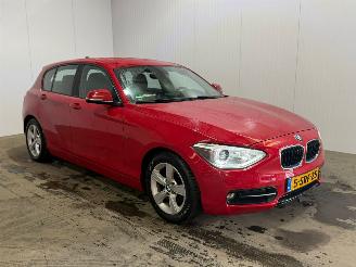 krockskadad bil auto BMW 1-serie 116i 1.6 16V Hatchback 4Dr Benzine 1.598cc 100kW (136pk) RWD 2013/11
