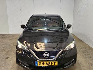 Nissan Leaf 39/40kWh Hatchback  Elektrisch  110kW (150pk) FWD picture 2
