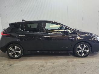 Nissan Leaf 39/40kWh Hatchback  Elektrisch  110kW (150pk) FWD picture 3