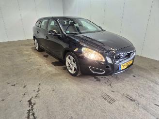 Coche accidentado Volvo V-60 1.6 T3 16V Combi/o  Benzine 1.598cc 110kW (150pk) FWD 2012/4
