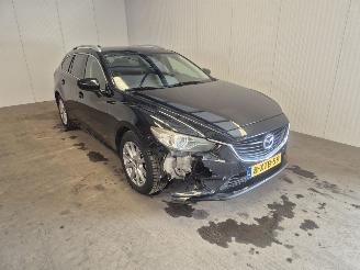 Vaurioauto  passenger cars Mazda 6 2.2 SkyActiv-D 150 16V Combi/o  Diesel 2.191cc 110kW (150pk) FWD 2014/10
