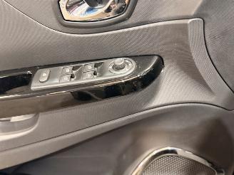 Renault Captur 0.9 Energy TCE 12V SUV picture 18
