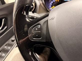 Renault Captur 1.2 TCE 16V EDC SUV picture 15