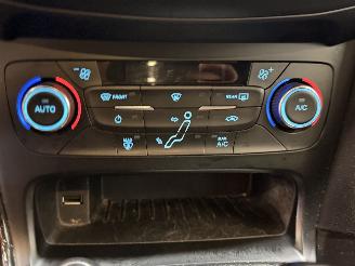 Ford Focus 1.0 Titanium picture 11