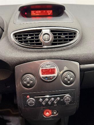 Renault Clio 2.0-16V Dynamique S picture 12