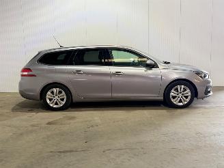 Peugeot 308 1.2 Puretech Blue Lease Executive picture 2