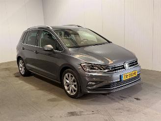 damaged passenger cars Volkswagen Golf Sportsvan 1.5 TSI ACT Highline Edition 2018/8