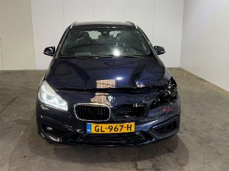 BMW 2-serie 220i Essential picture 4
