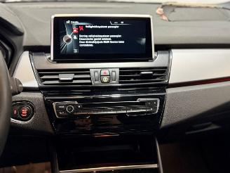 BMW 2-serie 220i Essential picture 12