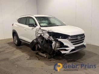 Vrakbiler auto Hyundai Tucson Tucson (TL), SUV, 2015 1.6 GDi 16V 2WD 2017/10