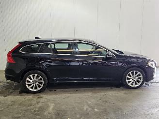 Schadeauto Volvo V-60 2.0 D3 20V Combi/o  Diesel 1.984cc 120kW (163pk) FWD 2013/8