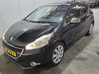 škoda osobní automobily Peugeot 208 1.4 16V Hatchback  Benzine 1.397cc 70kW (95pk) FWD 2012/4