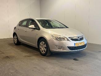 krockskadad bil auto Opel Astra 1.7 CDTi Cosmo 2011/9